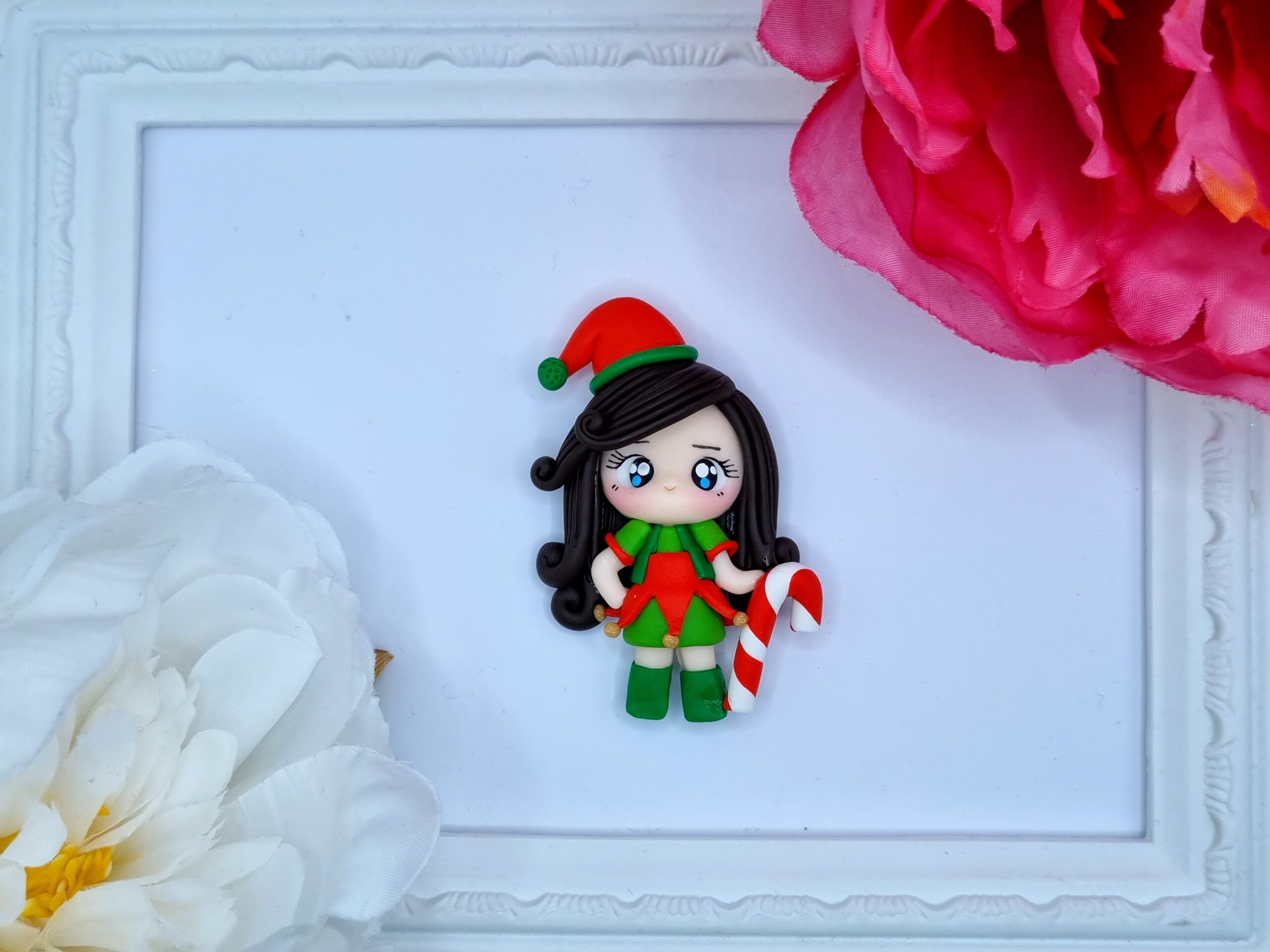 CUTE CHRISTMAS LITTLE GIRL WITH DARK BROWN HAIR-EMBELLISHMENT CLAY BOW CENTRE (WITH FLAT BACK)