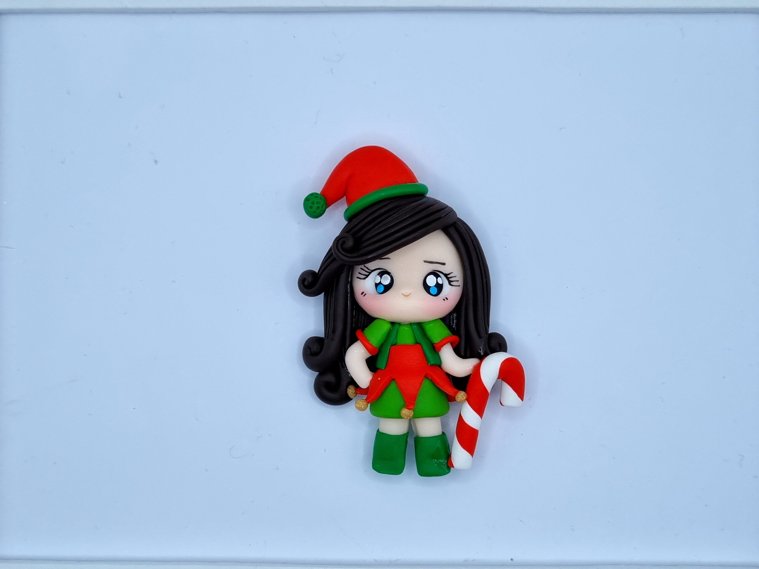 CUTE CHRISTMAS LITTLE GIRL WITH DARK BROWN HAIR-EMBELLISHMENT CLAY BOW CENTRE (WITH FLAT BACK) - Image 2